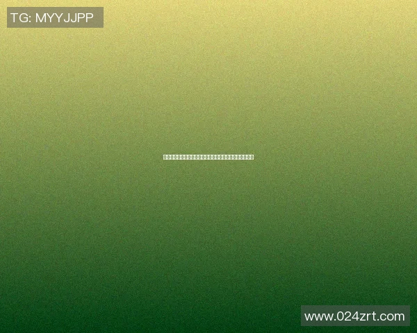 足球明星挑战提牌图揭秘他们的训练日常与比赛背后的故事